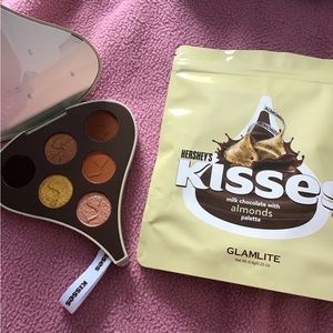 Glamlite Hershey’s Kisses Milk Chocolate with almonds eyeshadow palette New